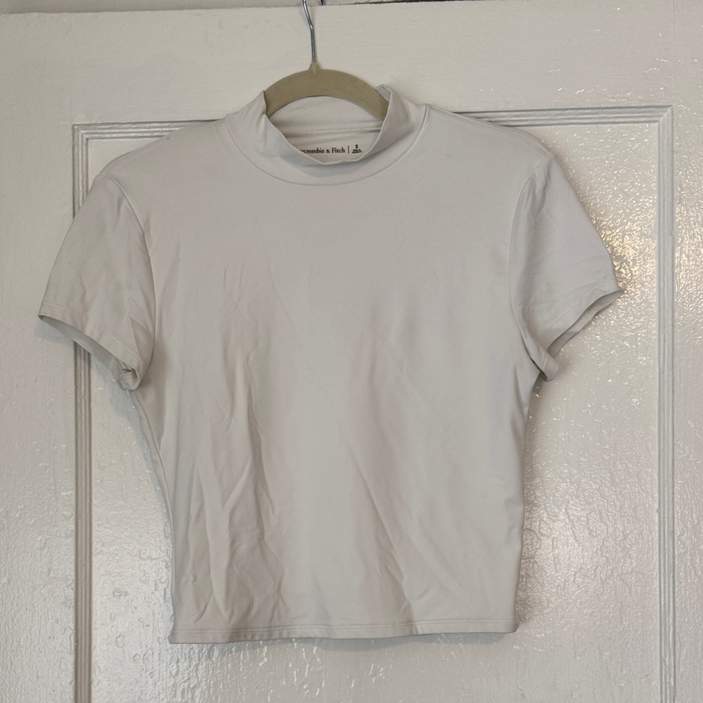 Abercrombie & Fitch White Short Sleeve Tee